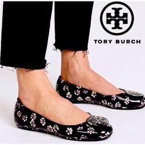 TORY BURCH Minnie Travel Ballet Flat Black Stamped Floral Patent Leather 8 VGUC
